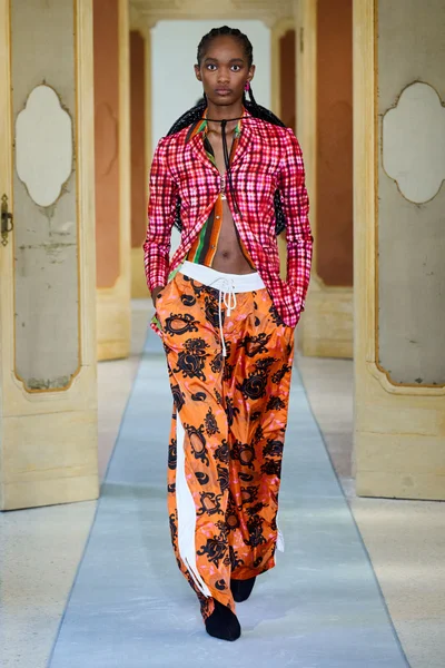 Look 32